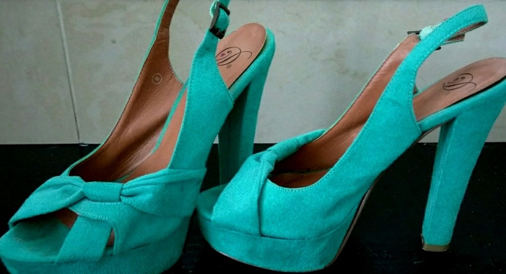 Heels - Picture 3 of 3